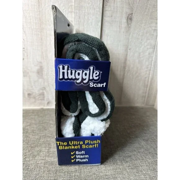 Huggle The Ultra Plush Blanket Scarf Charcoal Gray w/ Large Pockets & Reversible - Picture 3 of 5